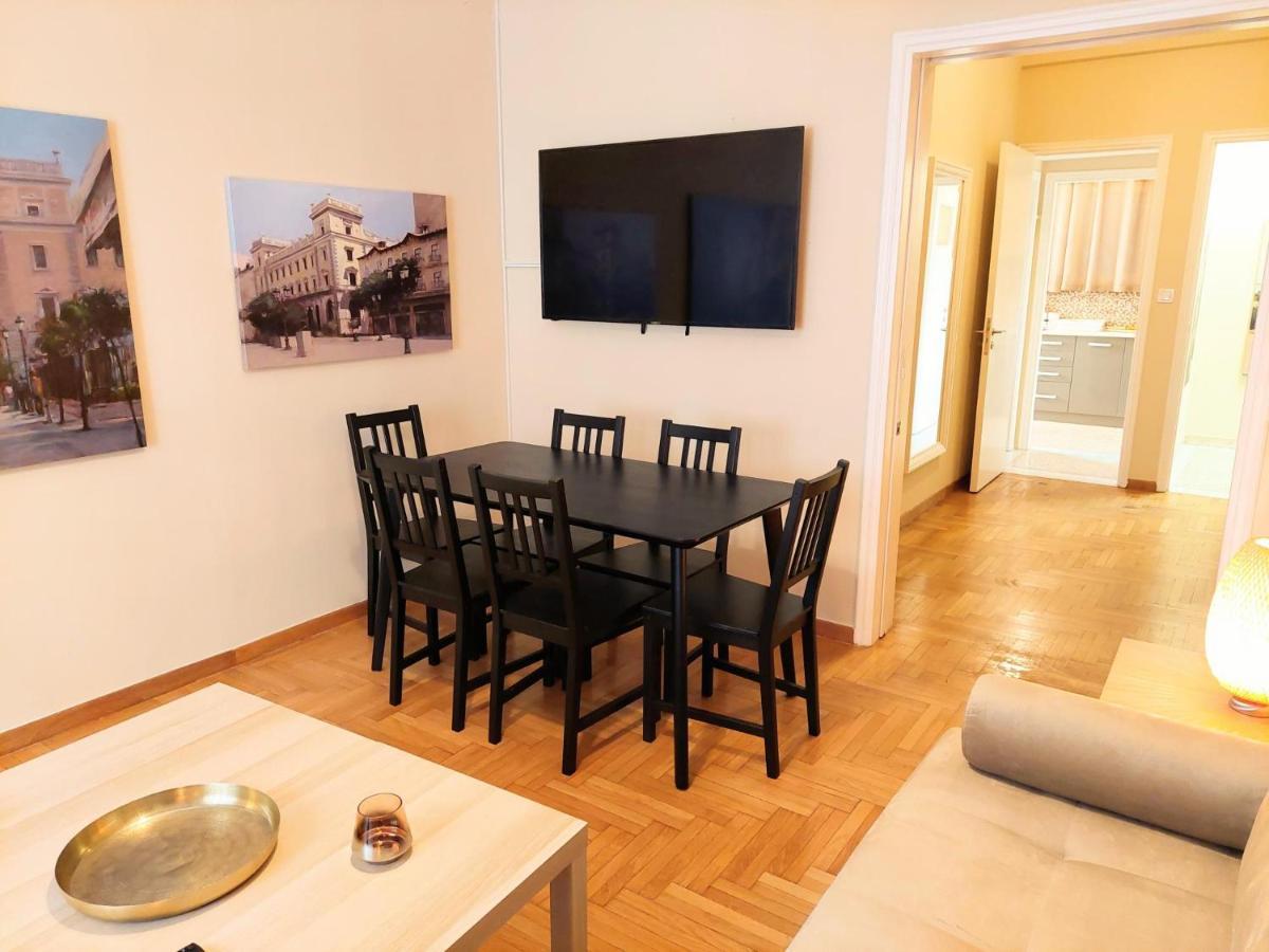 Grand Apartment In Parliament Square Athen Exterior foto