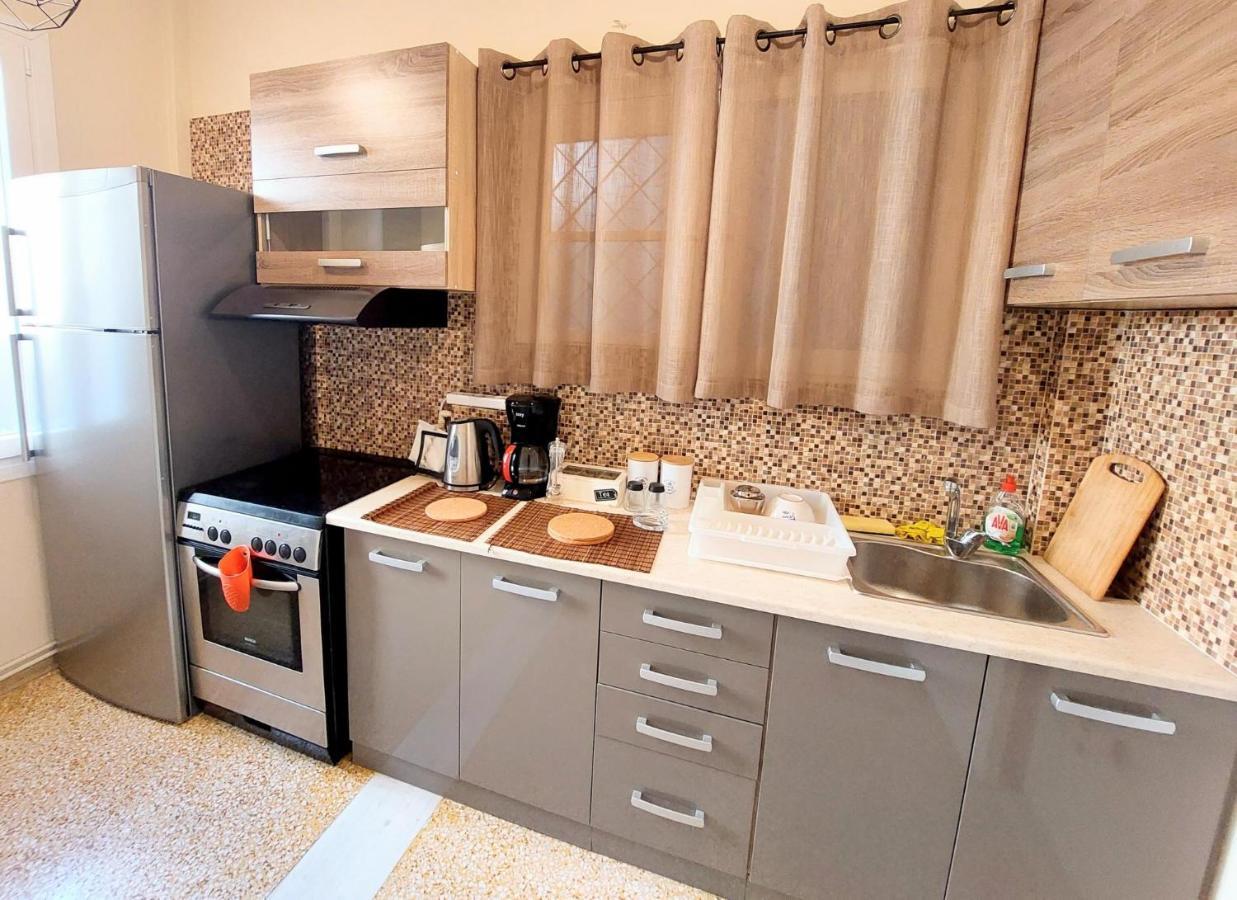 Grand Apartment In Parliament Square Athen Exterior foto