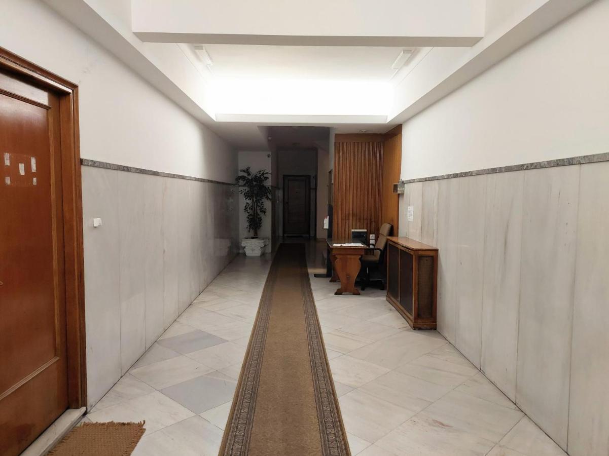 Grand Apartment In Parliament Square Athen Exterior foto