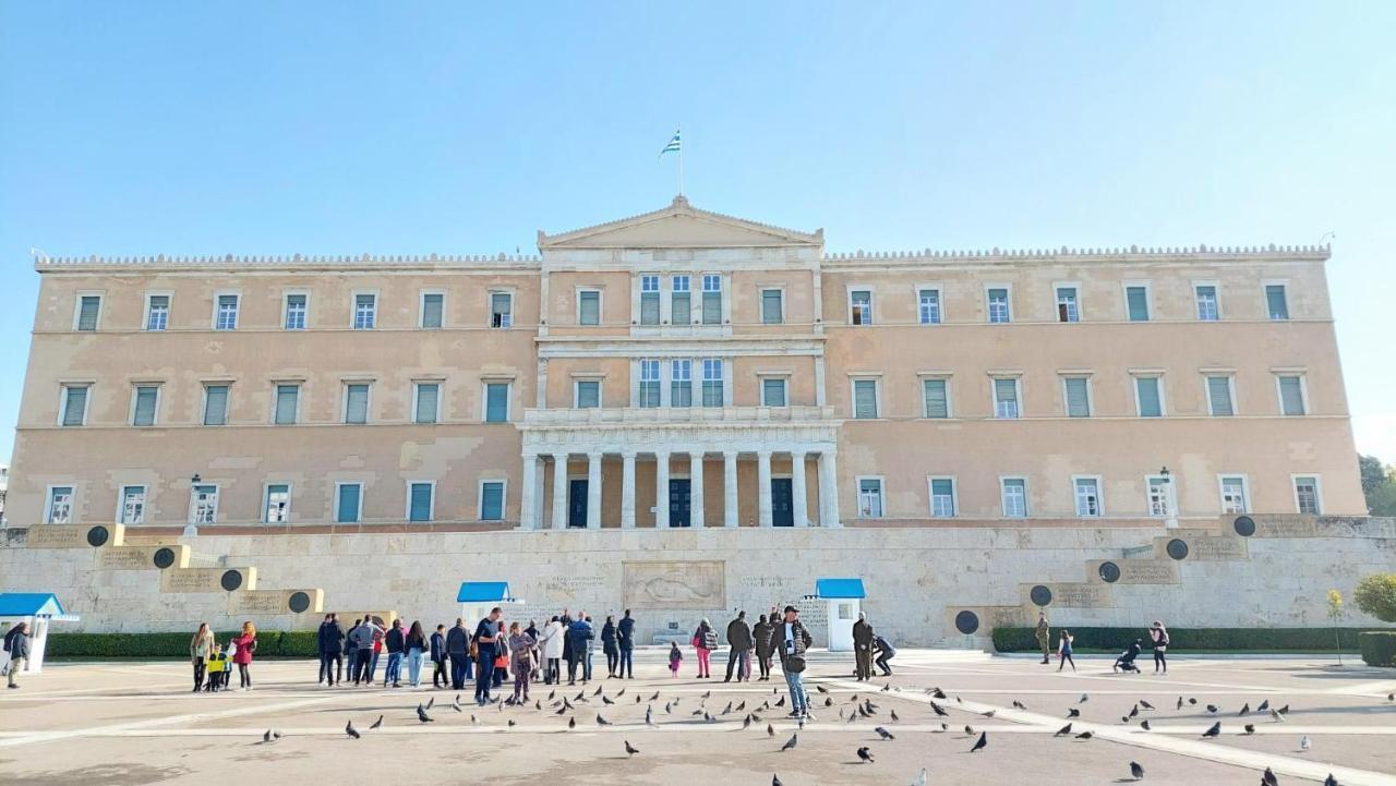 Grand Apartment In Parliament Square Athen Exterior foto