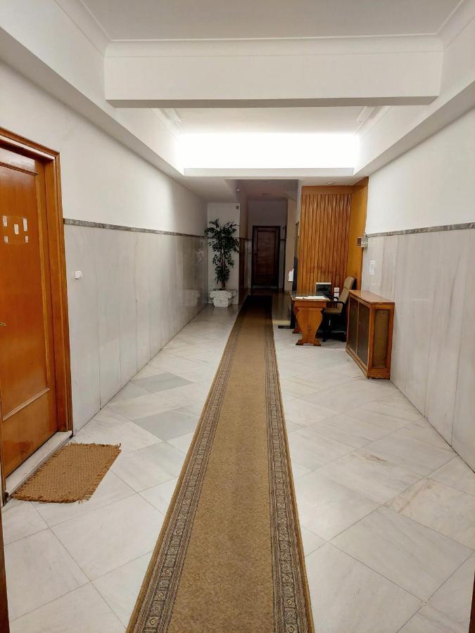 Grand Apartment In Parliament Square Athen Exterior foto