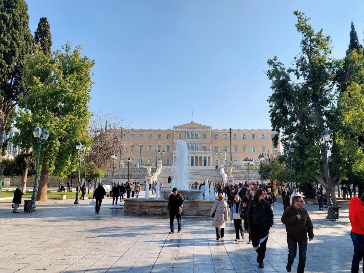 Grand Apartment In Parliament Square Athen Exterior foto