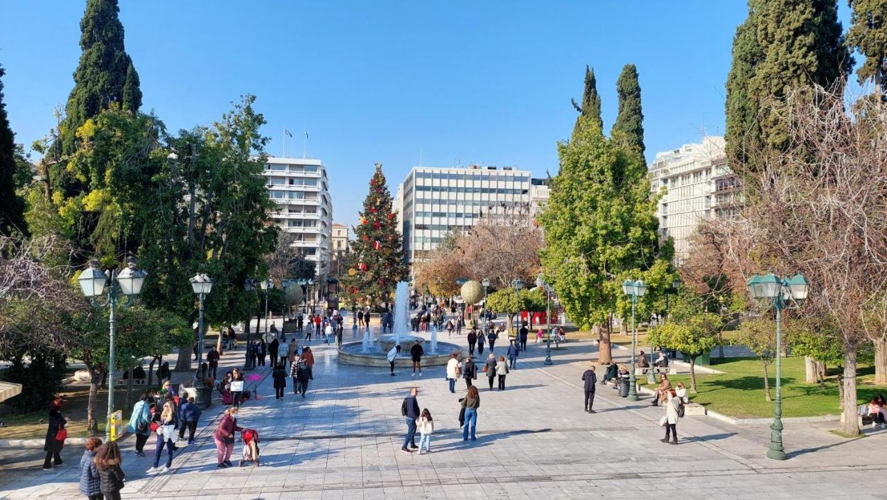 Grand Apartment In Parliament Square Athen Exterior foto