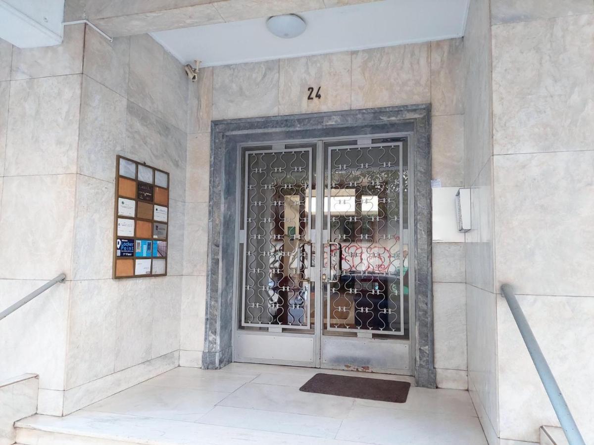 Grand Apartment In Parliament Square Athen Exterior foto