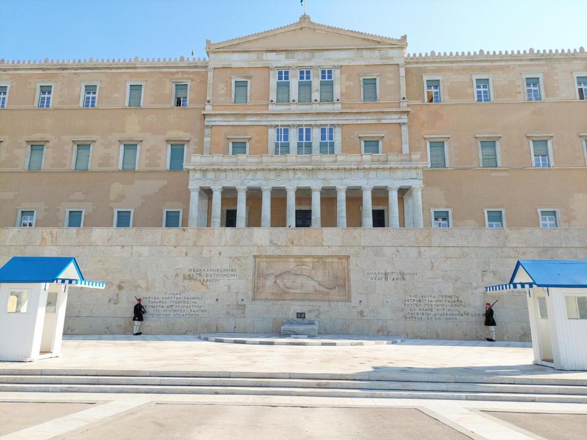 Grand Apartment In Parliament Square Athen Exterior foto