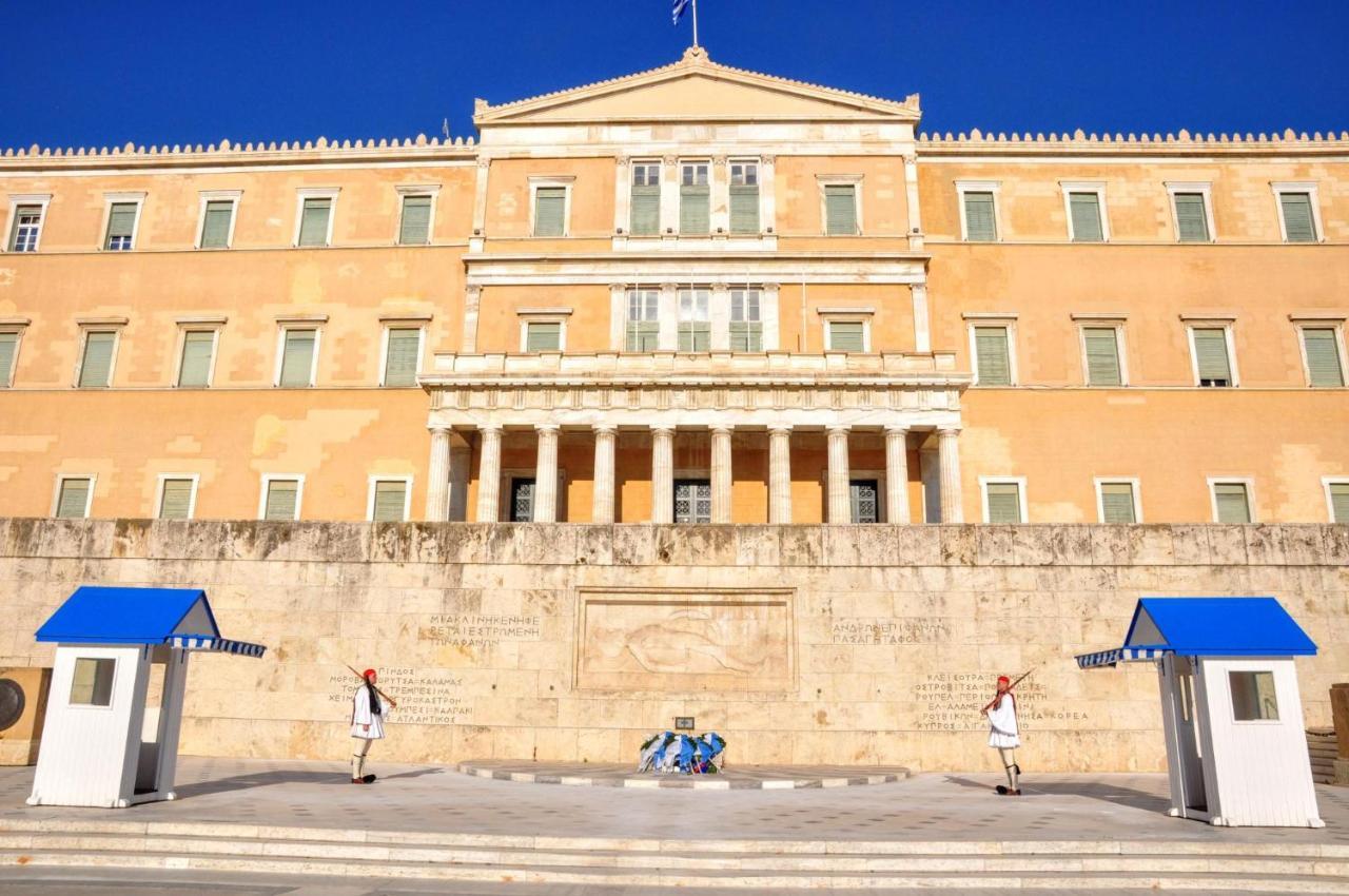 Grand Apartment In Parliament Square Athen Exterior foto